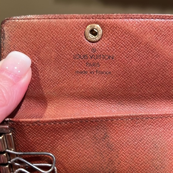 Authentic Louis Vuitton 4 key monogram holder - Picture 4 of 12